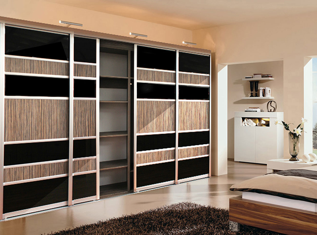 Einbauschrank mit Schiebetür