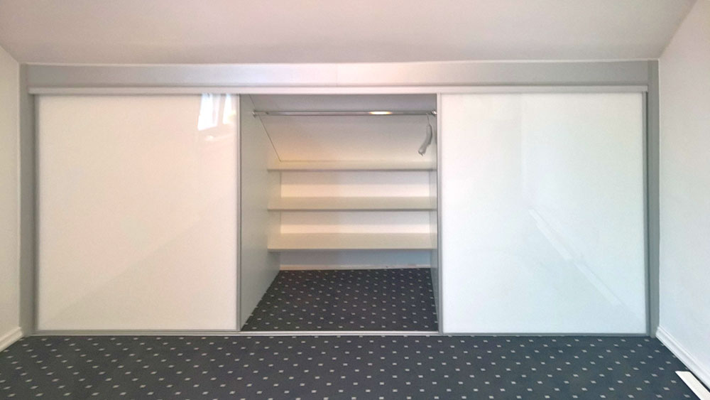 Kommode in Dachschräge
